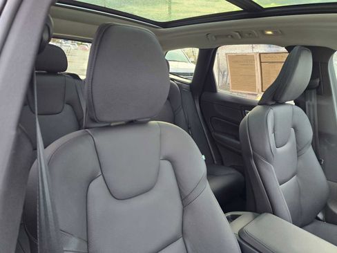 Used 2025 Volvo XC60 B5 Plus image 13