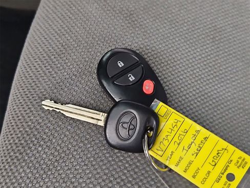 Used 2016 Toyota Sienna L image 35