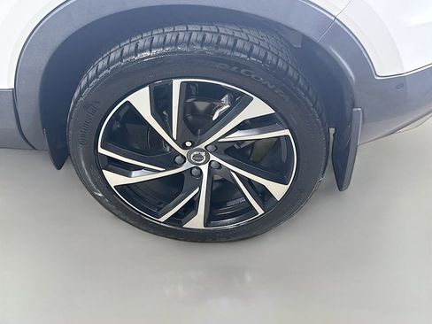 Used 2021 Volvo XC40 T5 R-Design AWD/4WD image 9