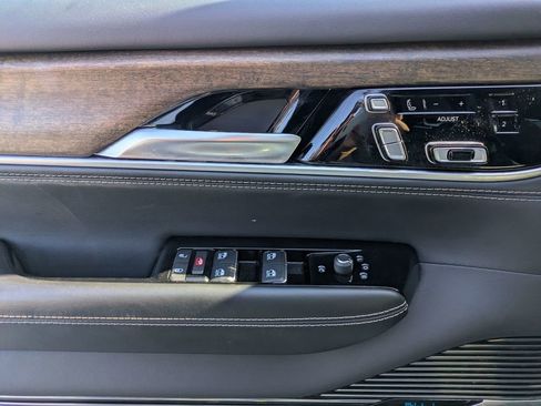 Used 2023 Jeep Grand Wagoneer L Series II image 10