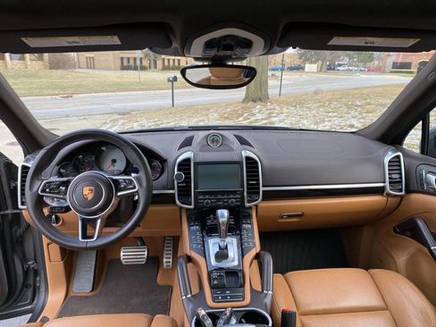 Used 2015 Porsche Cayenne S image 11