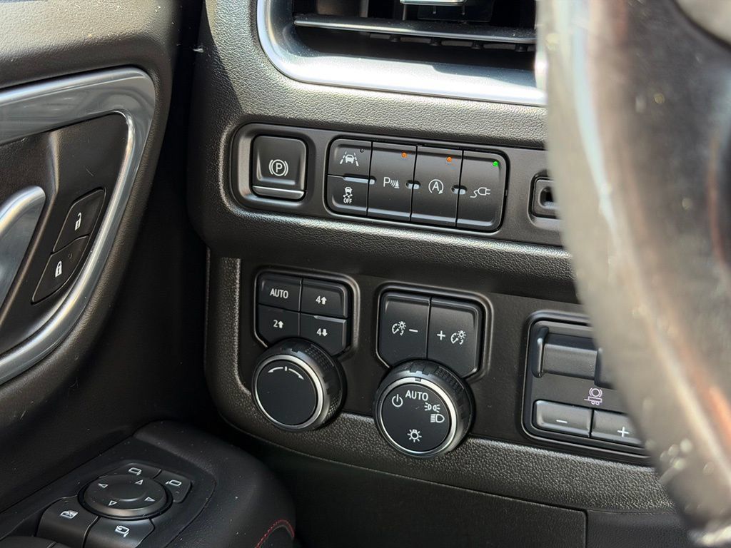 Used 2021 Chevrolet Tahoe RST w/ Luxury Package AWD/4WD image 17