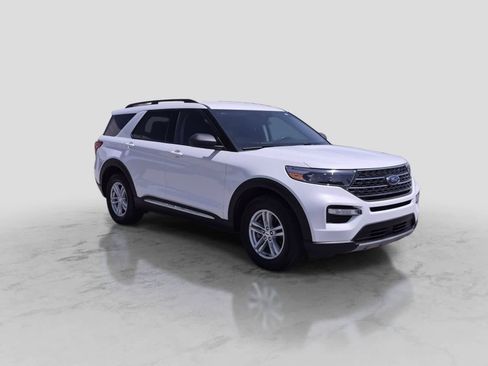 Used 2023 Ford Explorer XLT w/ Equipment Group 202A RWD image 2