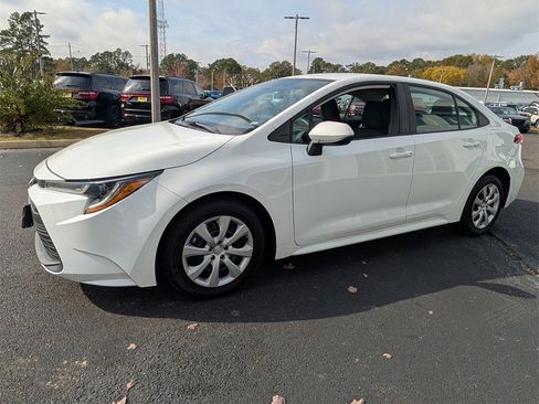 Used 2024 Toyota Corolla LE image 5