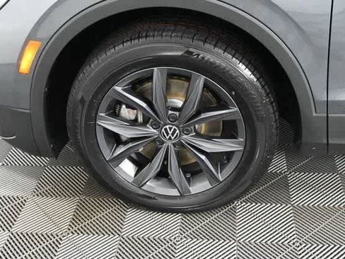 Certified 2023 Volkswagen Tiguan SE w/ Panoramic Sunroof Package image 27