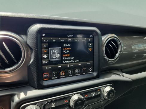 Used 2020 Jeep Wrangler Unlimited Sahara w/ Uconnect 4C Nav & Sound Group AWD/4WD image 27