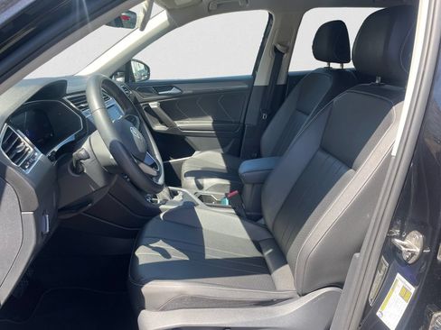 Certified 2023 Volkswagen Tiguan SE FWD image 9