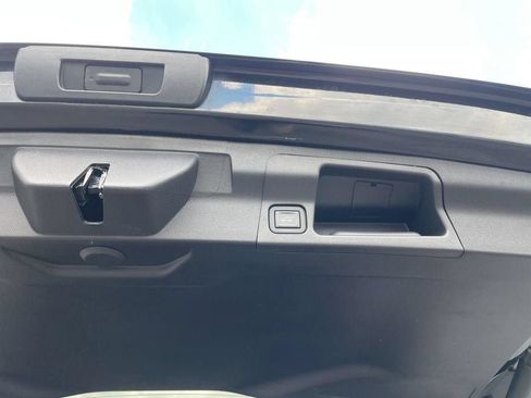 Used 2023 GMC Acadia SLE w/ Driver Convenience Package FWD image 36