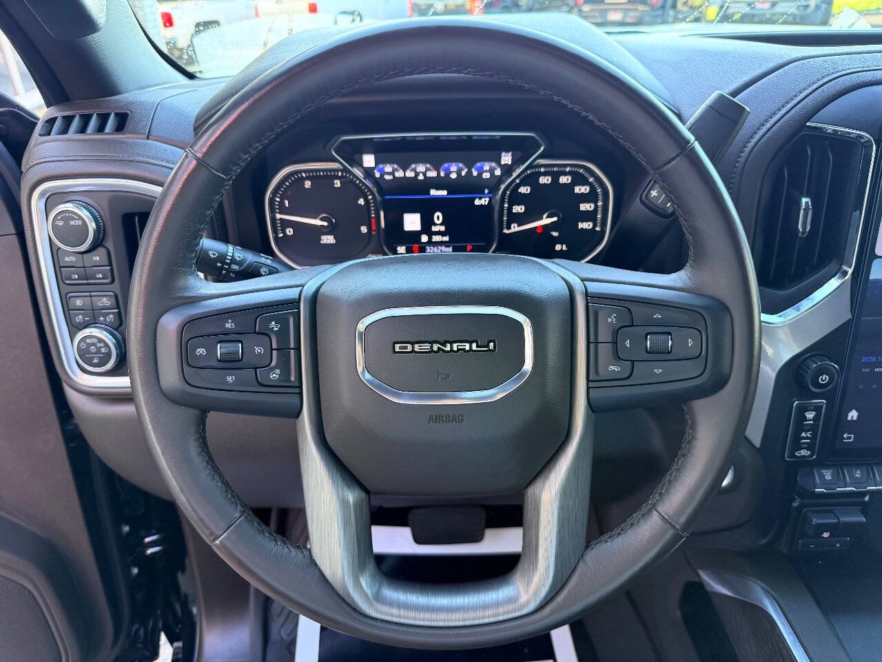 Used 2022 GMC Sierra 3500 Denali w/ Denali Ultimate Package AWD/4WD image 25