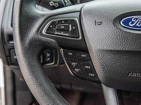 Used 2017 Ford Focus SE image 9