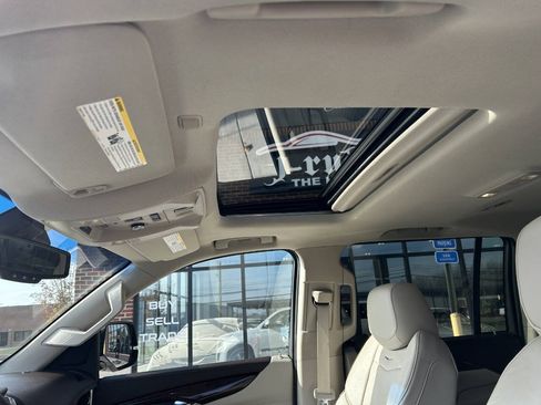 Used 2016 Cadillac Escalade ESV Luxury image 32