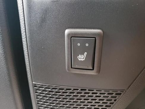 Used 2024 Chrysler Pacifica Limited FWD image 19