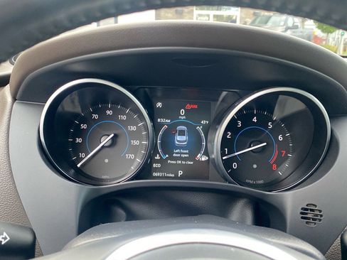 Used 2018 Jaguar F-PACE Prestige image 19