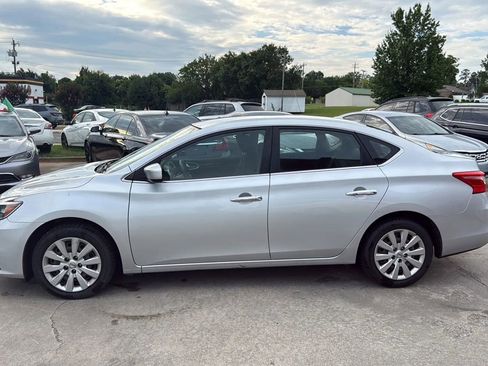 Used 2016 Nissan Sentra SV FWD image 2