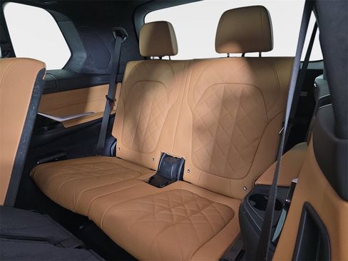 Used 2026 BMW X7 xDrive40i w/ Premium Package image 17