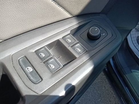 Used 2022 Volkswagen Atlas SE FWD image 12