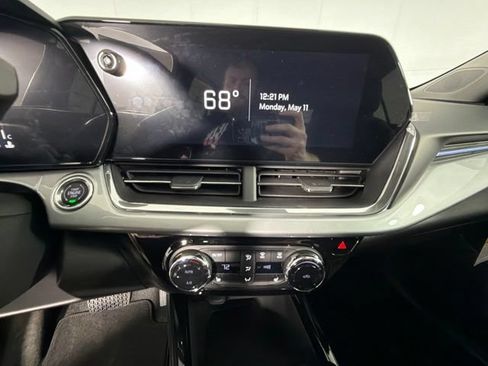 New 2026 Chevrolet Trax LT w/ LT Convenience Package FWD image 17