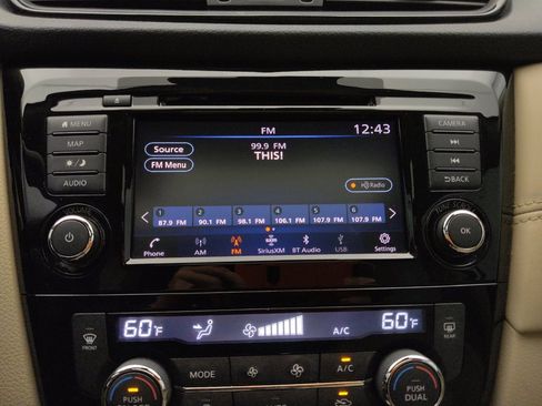 Used 2018 Nissan Rogue SL w/ Premium Package image 25