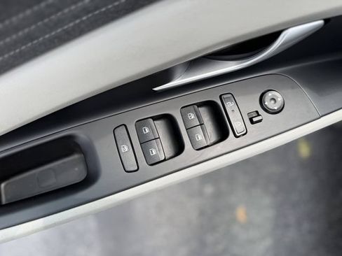 Used 2024 Hyundai Elantra Limited FWD image 10