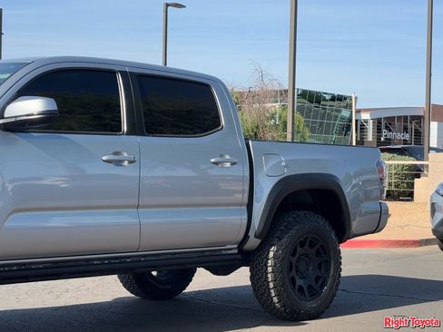 Certified 2020 Toyota Tacoma TRD Off-Road w/ TRD Premium Off Road Package image 9