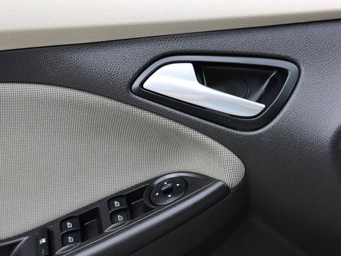 Used 2014 Ford Focus SE FWD image 39