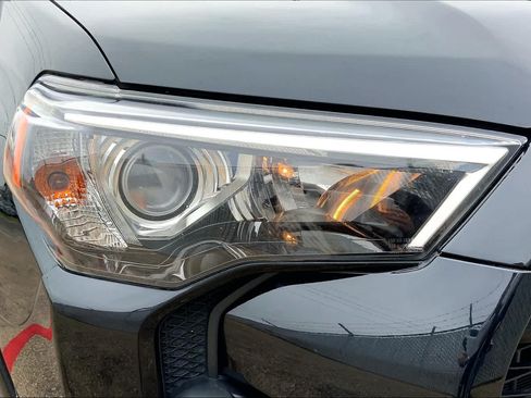 Used 2018 Toyota 4Runner SR5 Premium RWD image 27