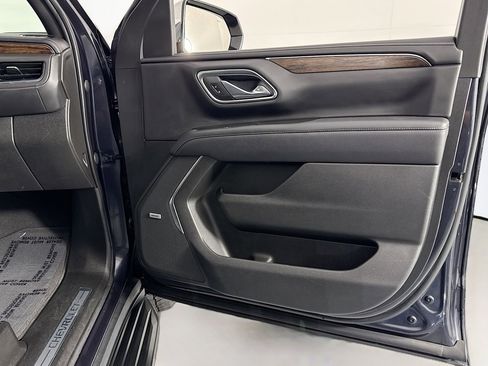 Used 2023 Chevrolet Suburban Premier image 24