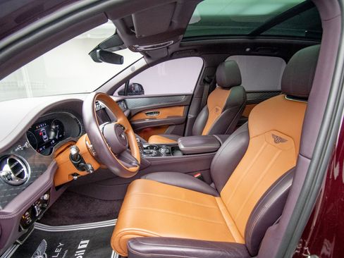 Used 2021 Bentley Bentayga AWD/4WD image 11