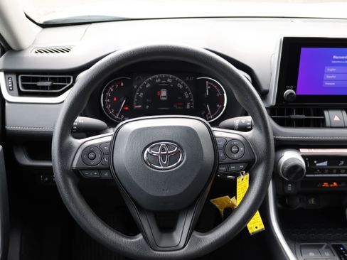 Used 2025 Toyota RAV4 LE AWD/4WD image 21