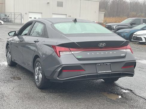 Used 2024 Hyundai Elantra Blue FWD image 14