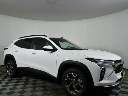 New 2026 Chevrolet Trax LT w/ Driver Confidence Package image 9