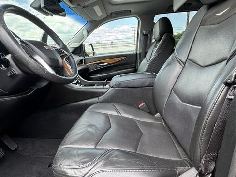 Used 2017 Cadillac Escalade Luxury AWD/4WD image 10