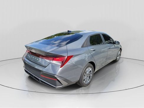 Used 2024 Hyundai Elantra SEL FWD image 7