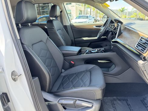 Used 2024 Volkswagen Atlas SE FWD image 33