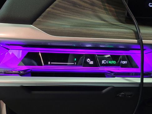 New 2025 BMW i7 xDrive60 AWD/4WD image 18