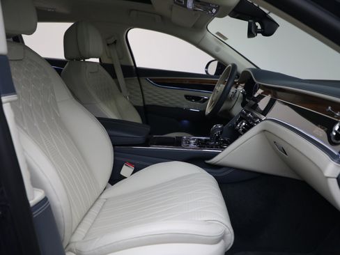 Certified 2020 Bentley Flying Spur W12 image 23