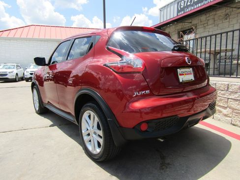 Used 2016 Nissan Juke S FWD image 3