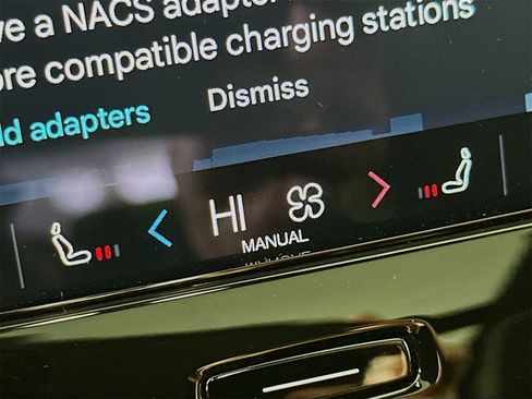 Used 2023 Volvo XC40 Recharge Plus image 19