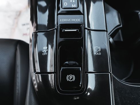 Used 2024 Toyota Crown Platinum AWD/4WD image 28
