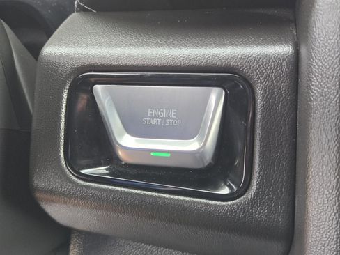 Used 2025 GMC Yukon XL Denali image 12