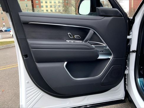 New 2026 Land Rover Range Rover SE image 10