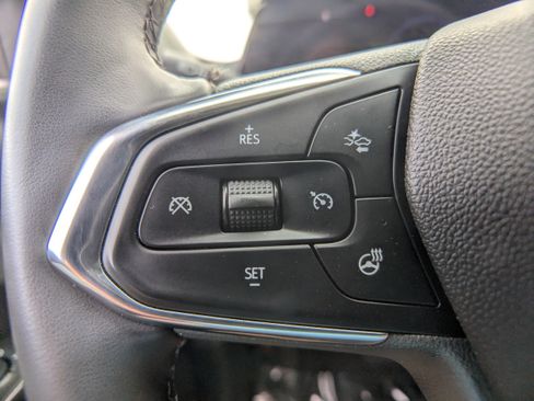 Used 2025 Chevrolet Trax LT w/ LT Convenience Package FWD image 23