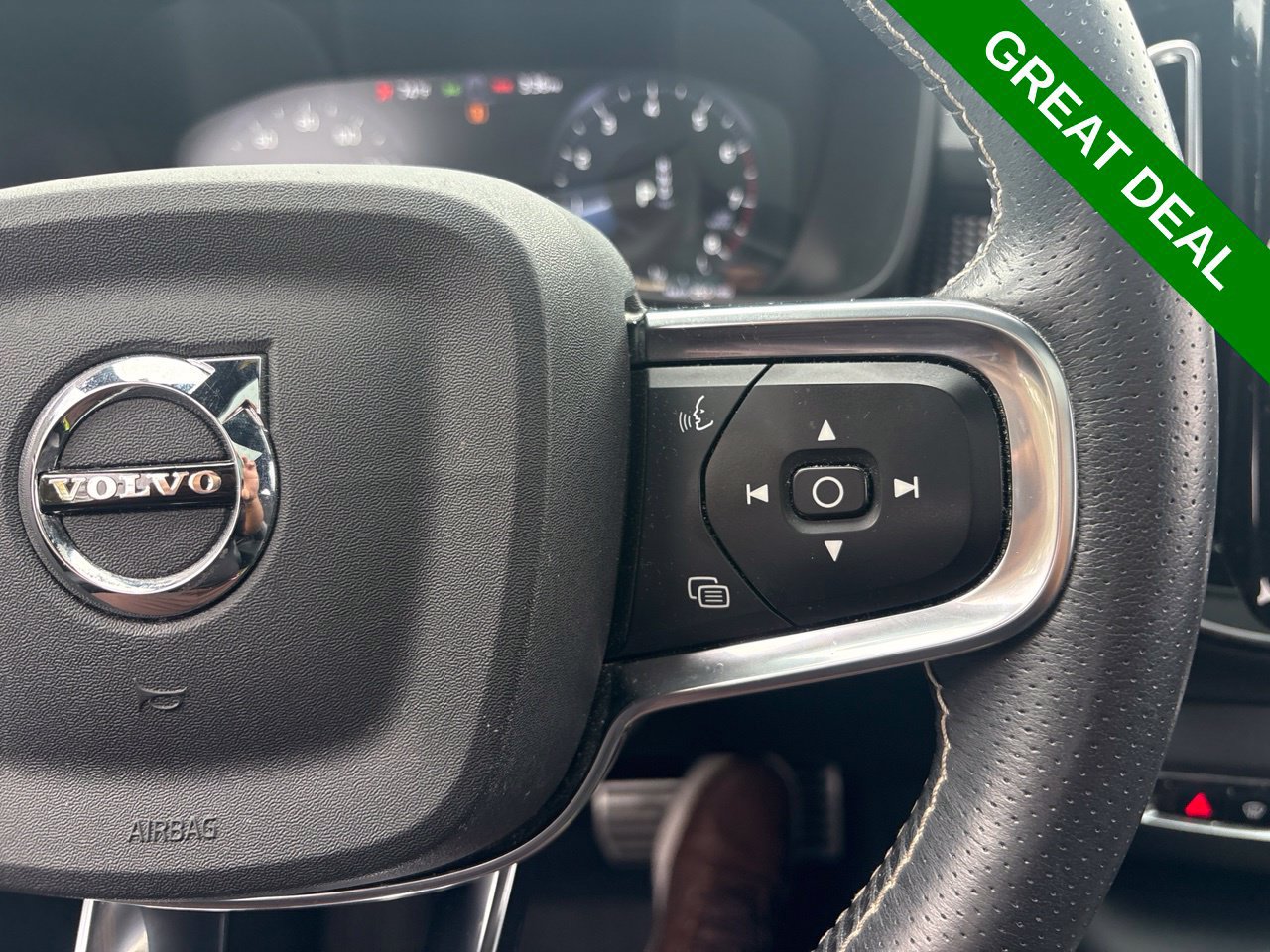 Used 2021 Volvo XC40 T5 R-Design w/ Advanced Package AWD/4WD image 22
