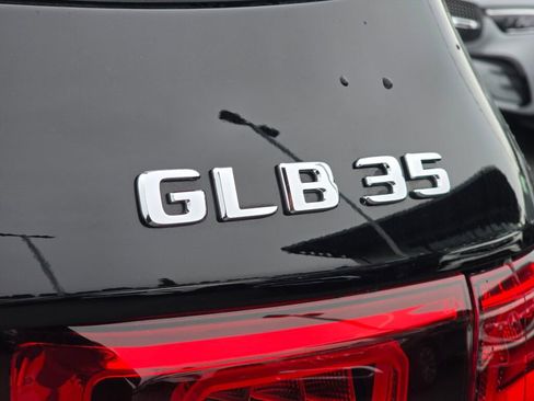 Used 2022 Mercedes-Benz GLB 35 AMG 4MATIC image 36