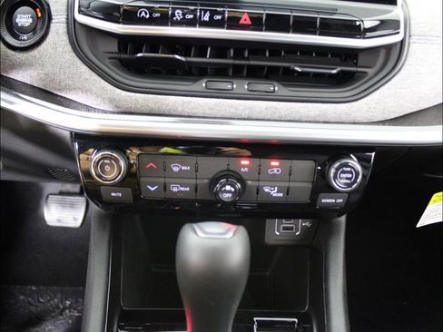 New 2025 Jeep Compass Latitude AWD/4WD image 20