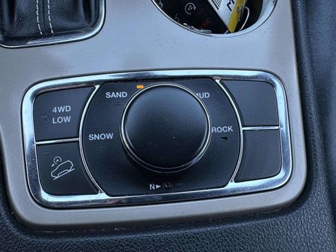 Used 2016 Jeep Grand Cherokee Limited AWD/4WD image 32