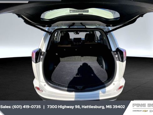 Used 2018 Toyota RAV4 Limited FWD image 21