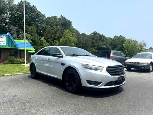 Used 2016 Ford Taurus SEL image 3