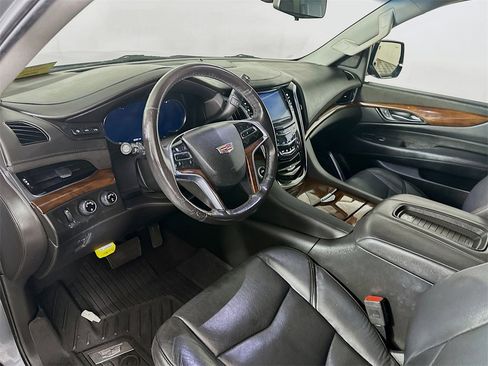 Used 2019 Cadillac Escalade Premium Luxury w/ Escalade Sport Edition image 30