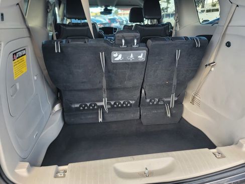 Certified 2021 Chrysler Pacifica Touring-L image 20